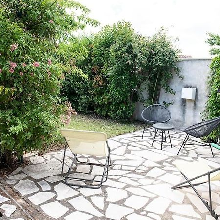 Petit Paradis . Pujaut Buitenkant foto