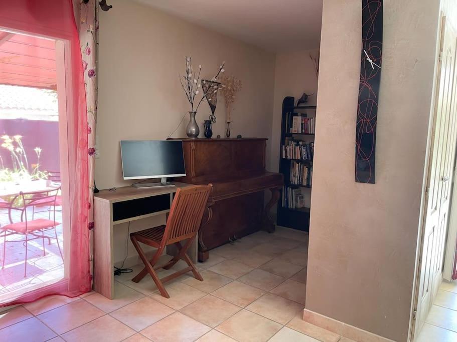 Petit Paradis . Pujaut Buitenkant foto