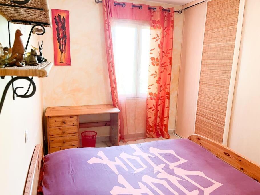 Petit Paradis . Pujaut Buitenkant foto