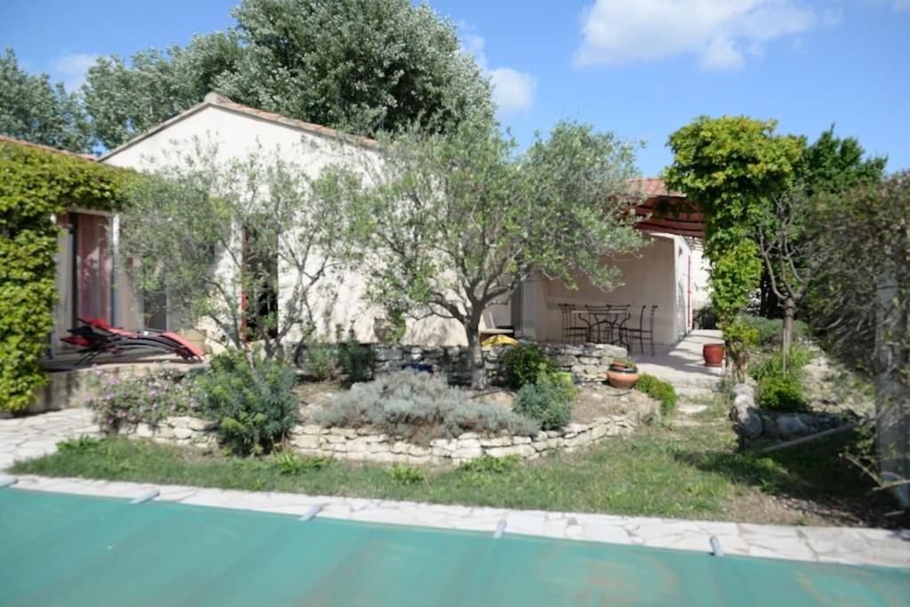 Petit Paradis . Pujaut Buitenkant foto